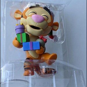 Disney Winnie the Pooh Pop Holiday Tigger 4 inch Vinyl Figure 889698577496